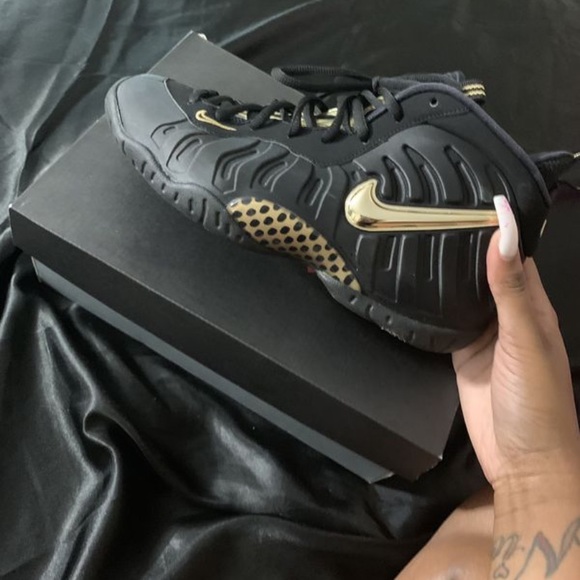 nike air foamposite pro black metallic gold